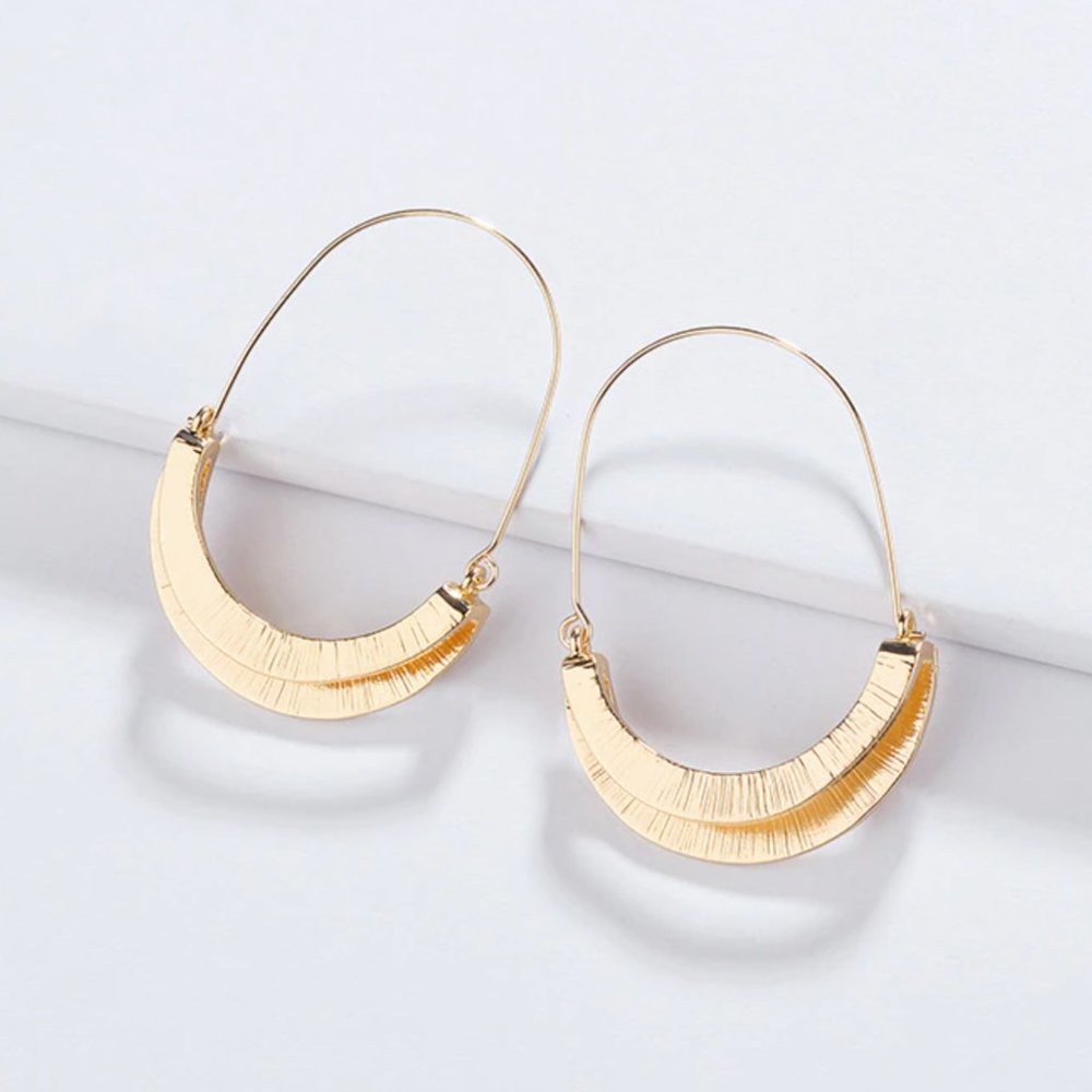 ❣️NWT Oval Drop Earrings in Gold❣️